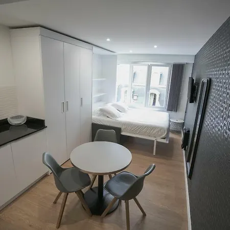 Bellevue 766 Apartment *